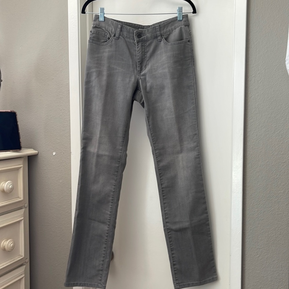 Euc Ladies Chico’s Platinum Slim Leg Denim Jeans.